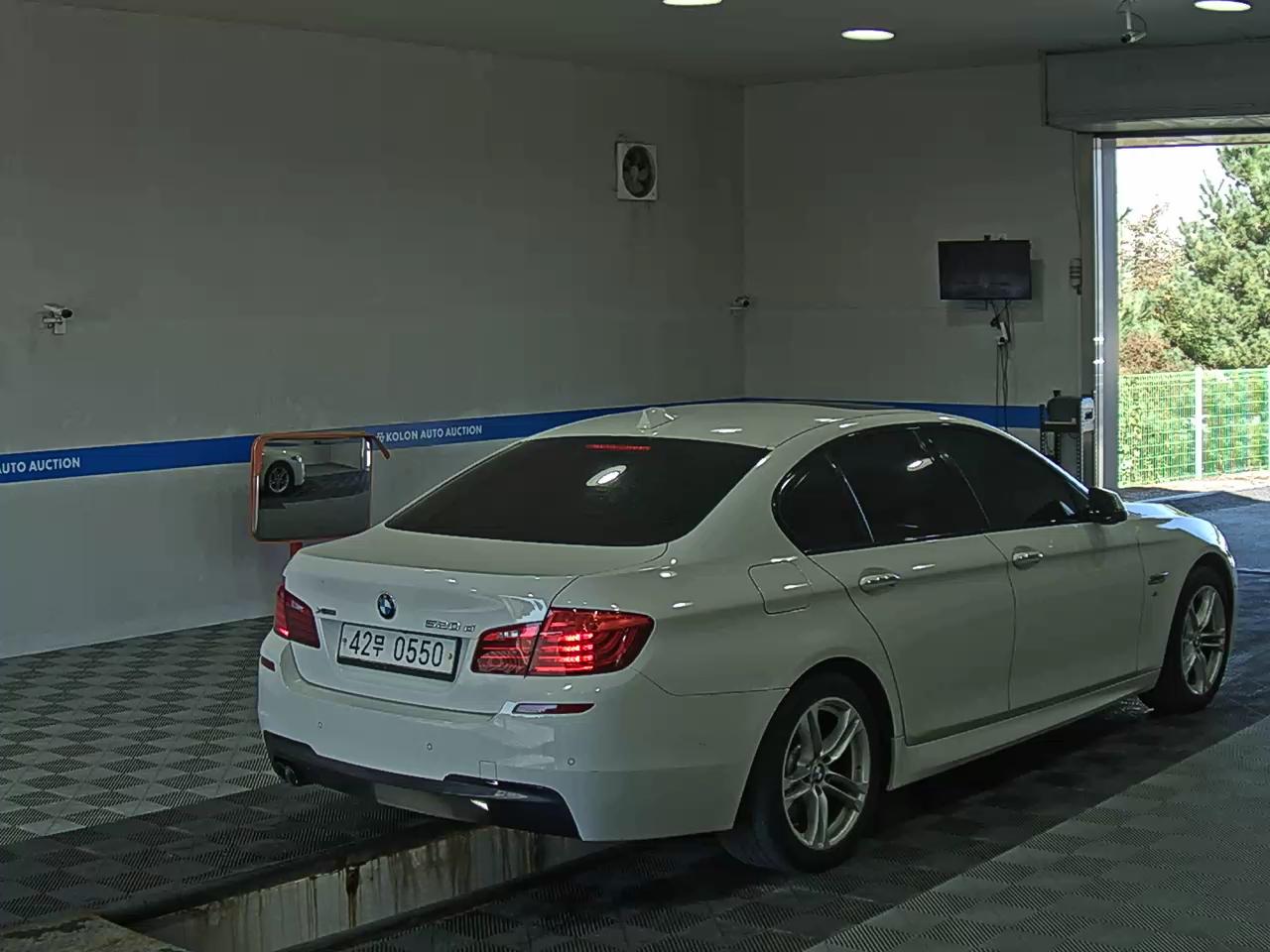 BMW 5 SERIES (6TH GEN) 520d xDRIVE M AERODYNAMIC 2016 - zdjęcie 5