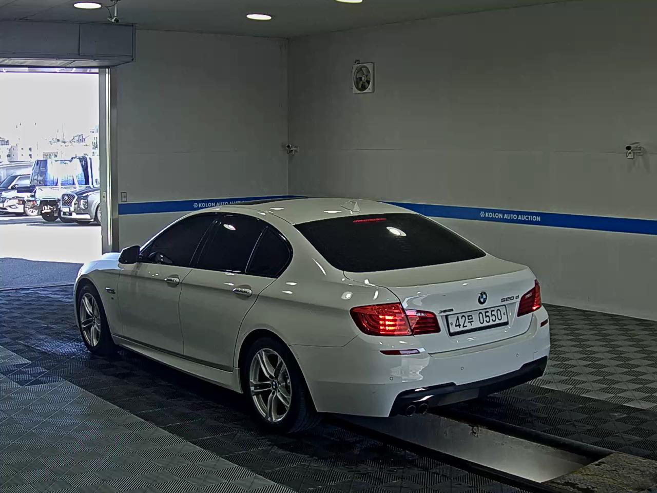 BMW 5 SERIES (6TH GEN) 520d xDRIVE M AERODYNAMIC 2016 - zdjęcie 6