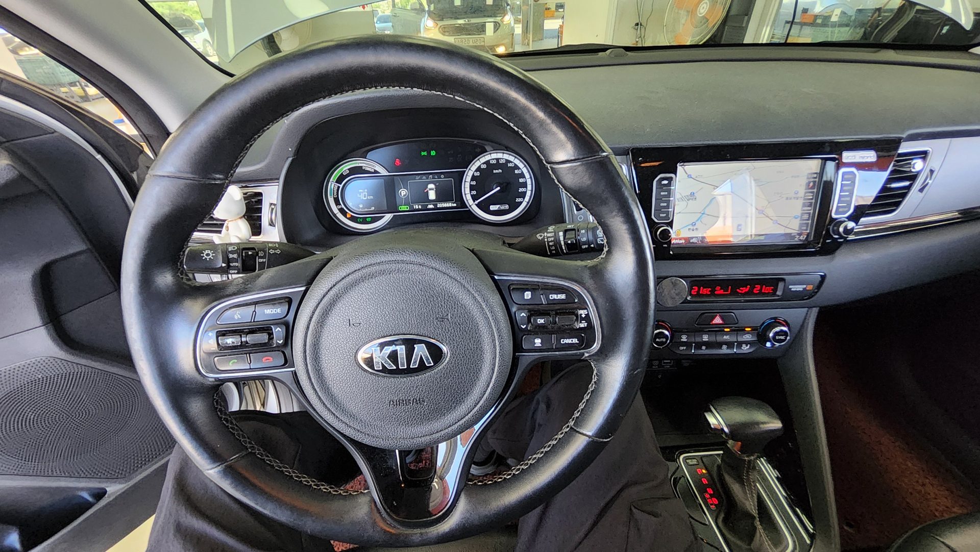 KIA NIRO 1.6 HYBRID PRESTIGE 2017 - zdjęcie 18