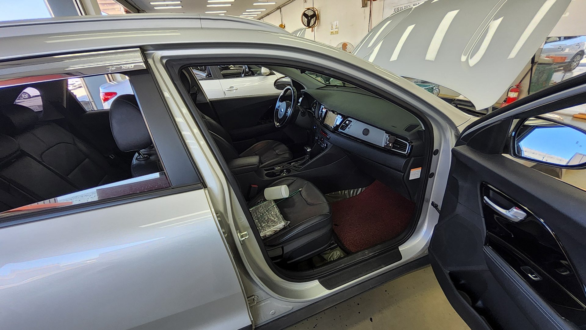 KIA NIRO 1.6 HYBRID PRESTIGE 2017 - zdjęcie 14