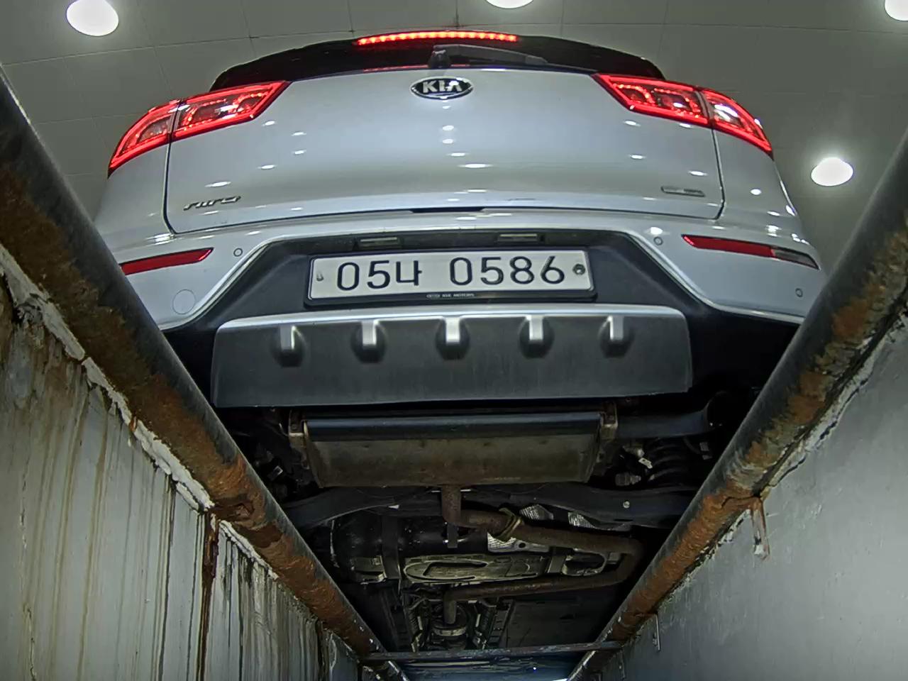 KIA NIRO 1.6 HYBRID PRESTIGE 2017 - zdjęcie 8