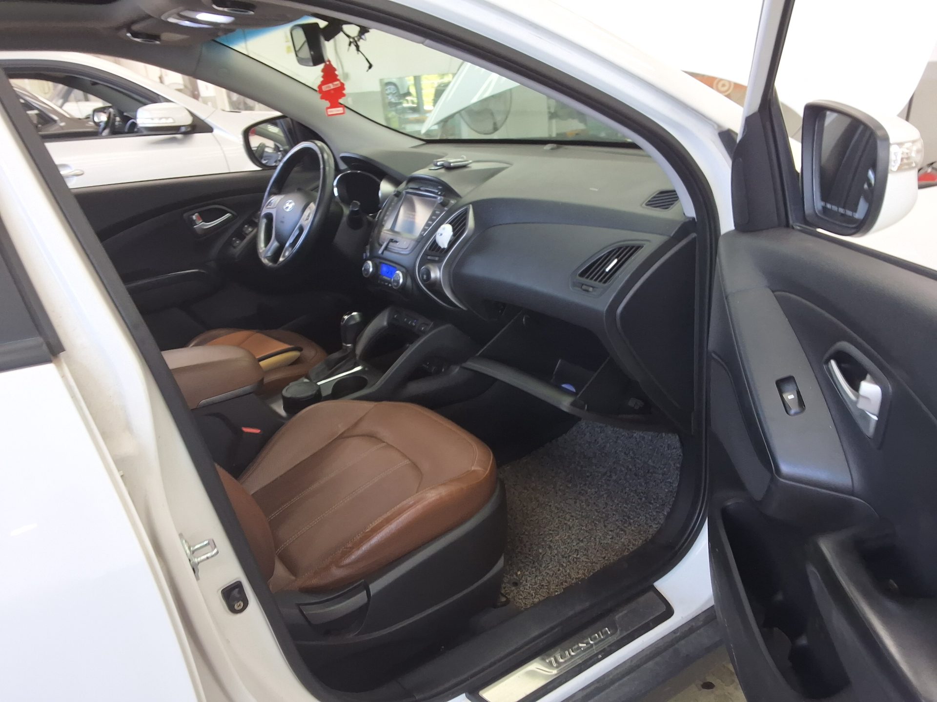 HYUNDAI NEW TUCSON ix DIESEL R2.0 4WD PREMIUM 2014 - zdjęcie 14