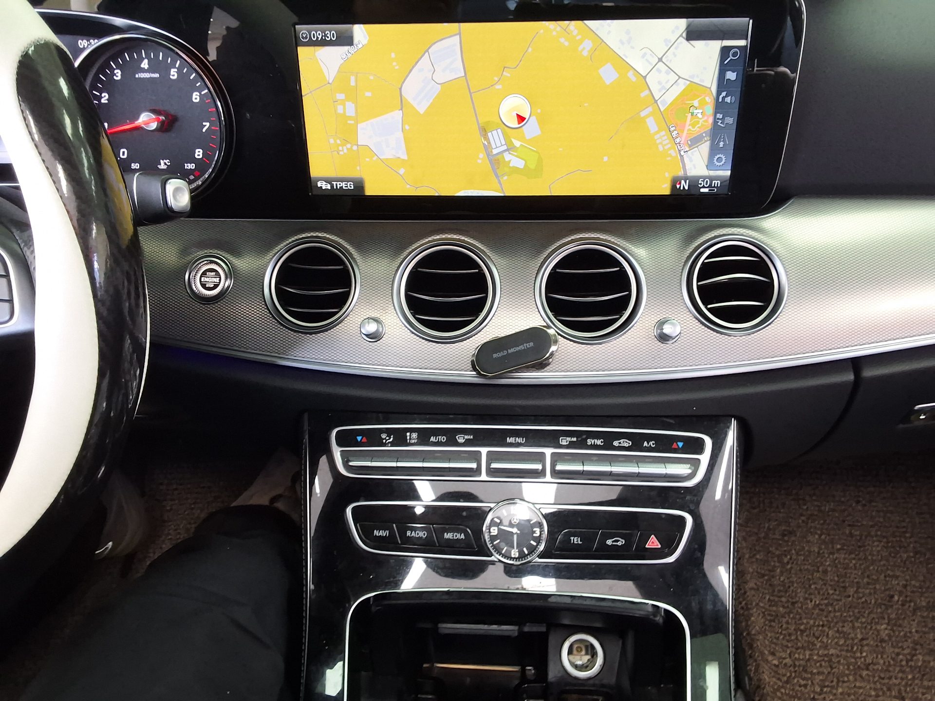 MERCEDES-BENZ E-CLASS (5TH GEN) E200 AVANTGARDE 2017 - zdjęcie 24