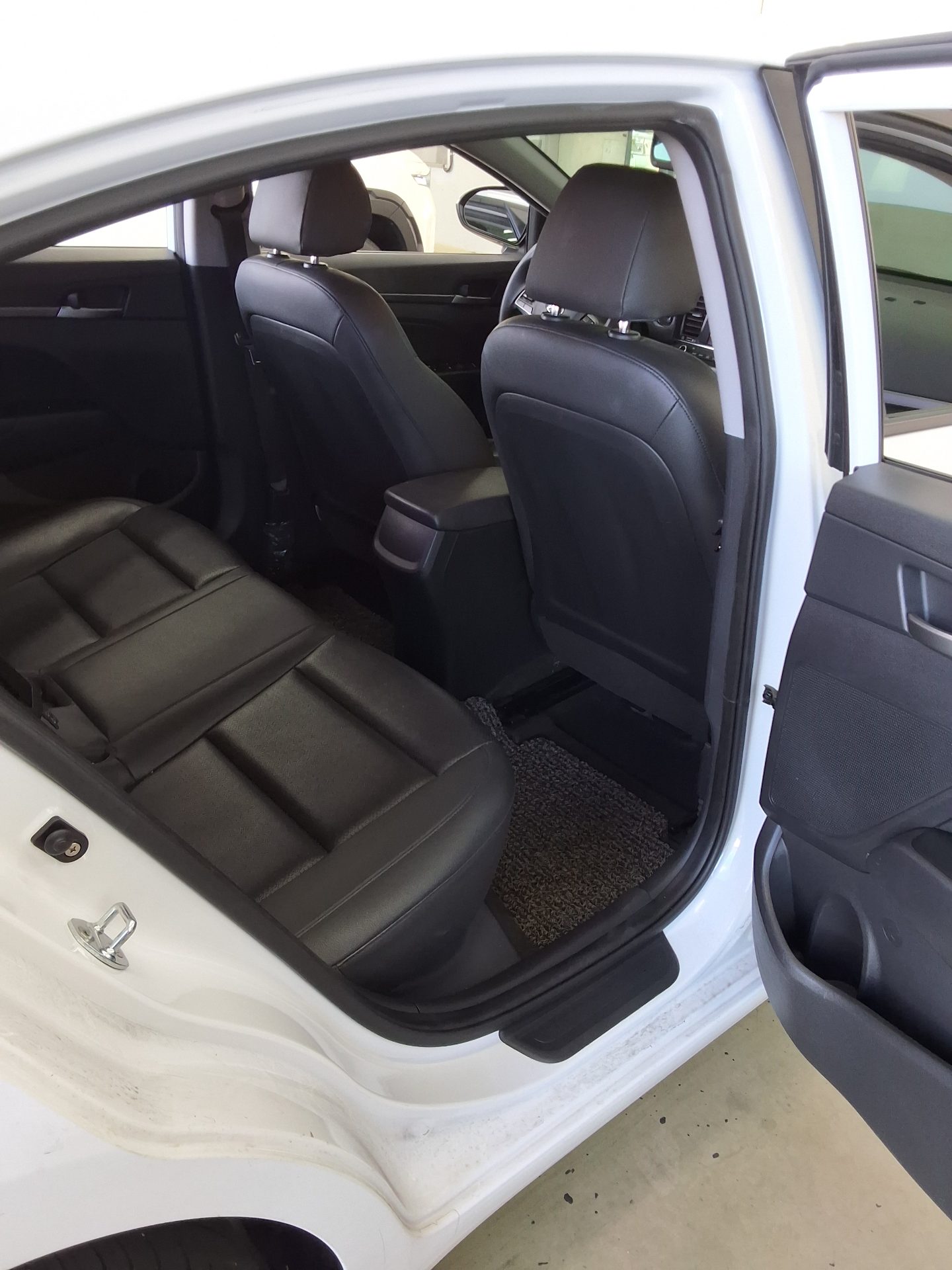 HYUNDAI AVANTE AD 1.6 GDi VALUE PLUS 2018 - zdjęcie 13