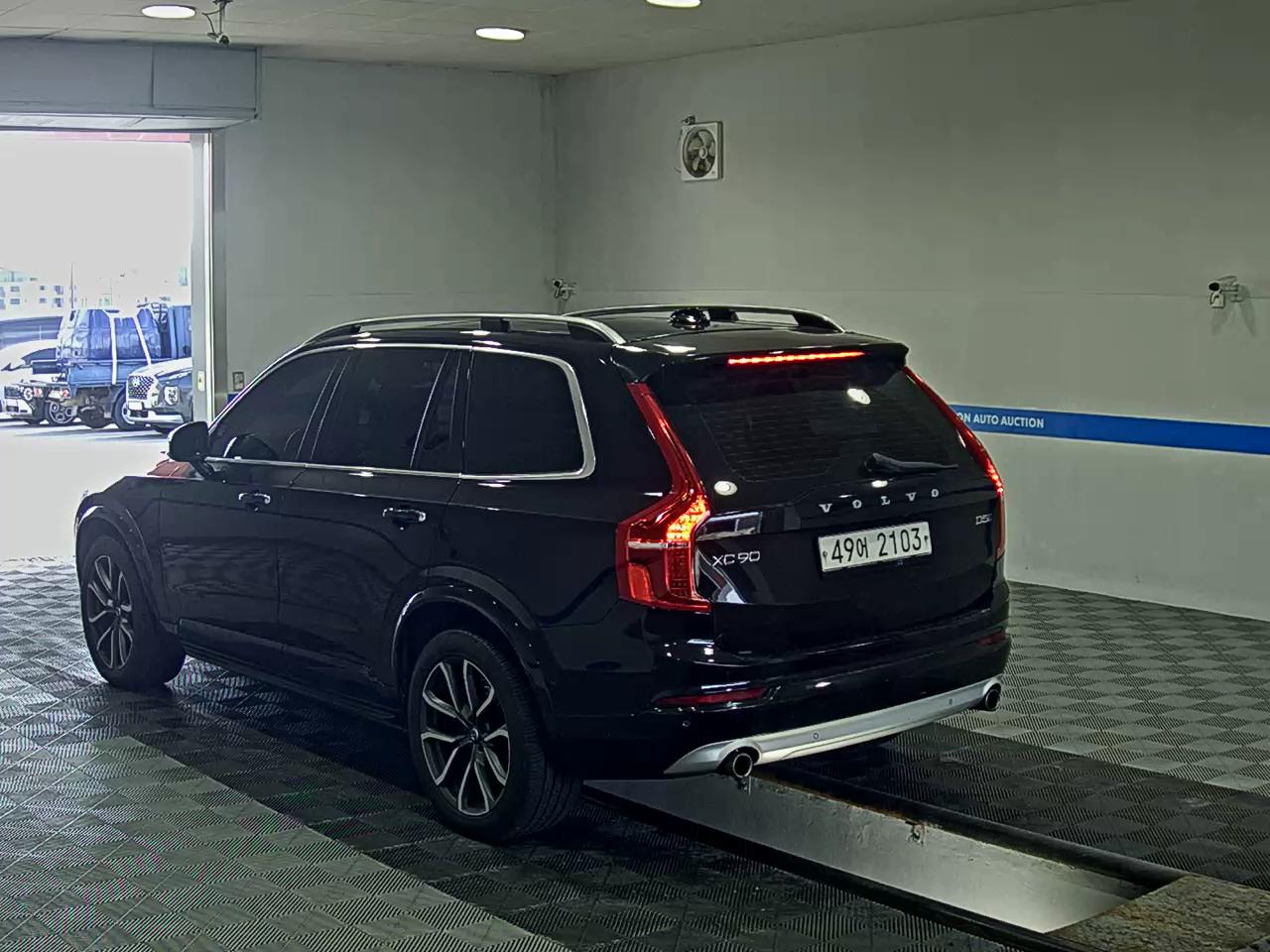 VOLVO XC90 (2ND GEN) D5 AWD MOMENTUM 2017 - zdjęcie 6
