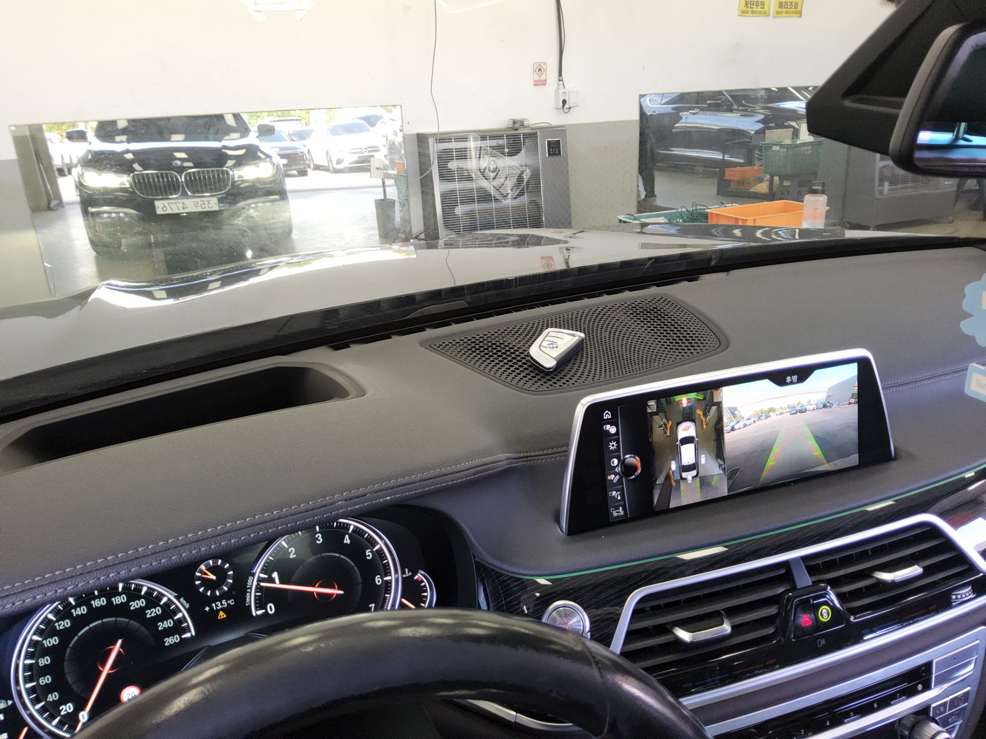 BMW 7 SERIES (6TH GEN) 740Li xDRIVE M SPORT PACK 2017 - zdjęcie 18
