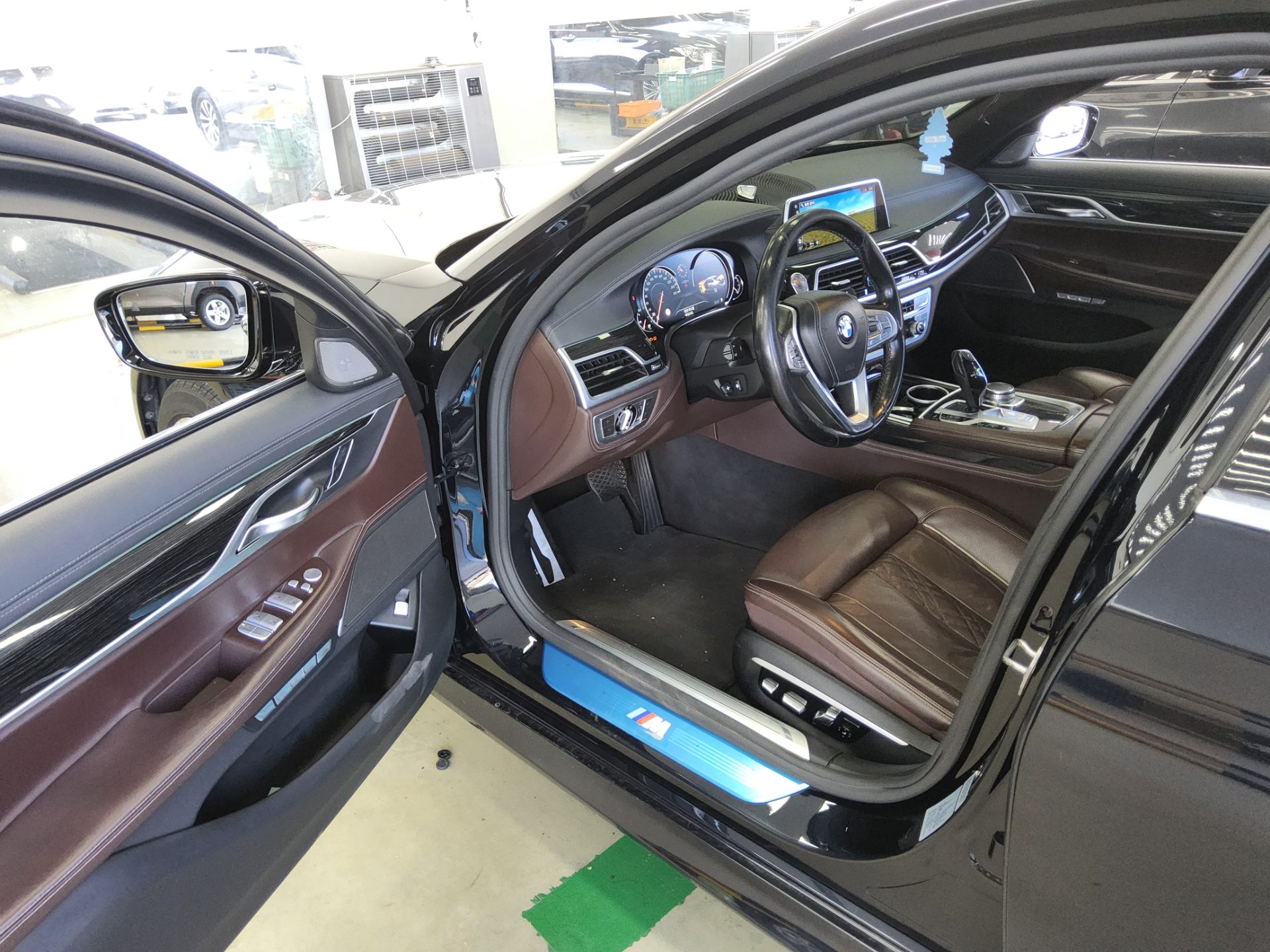 BMW 7 SERIES (6TH GEN) 740Li xDRIVE M SPORT PACK 2017 - zdjęcie 10