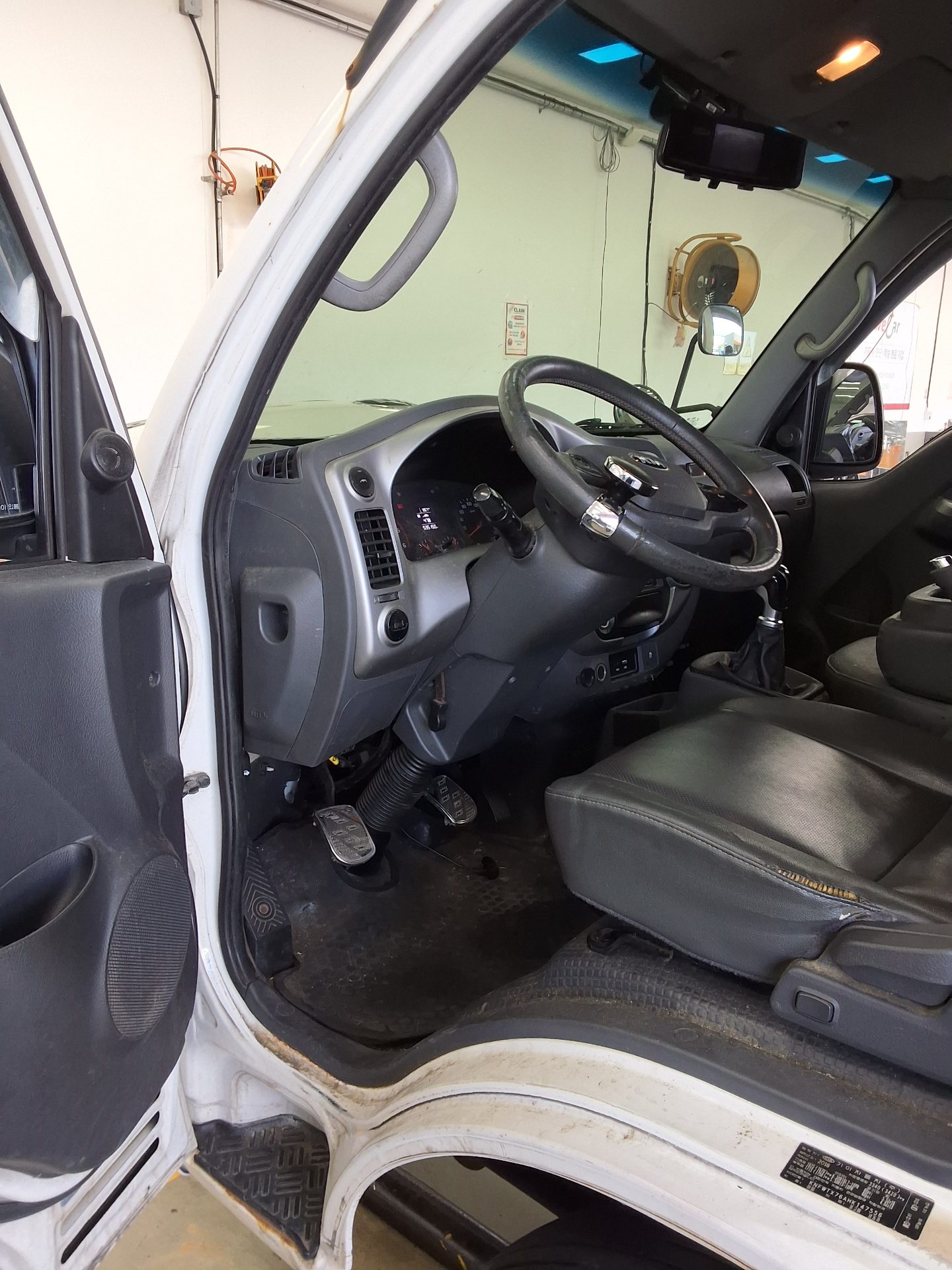 KIA BONGO III CARGO FREEZER BOX TRUCK 1.2 TON STANDARD CAB 2017 - zdjęcie 10