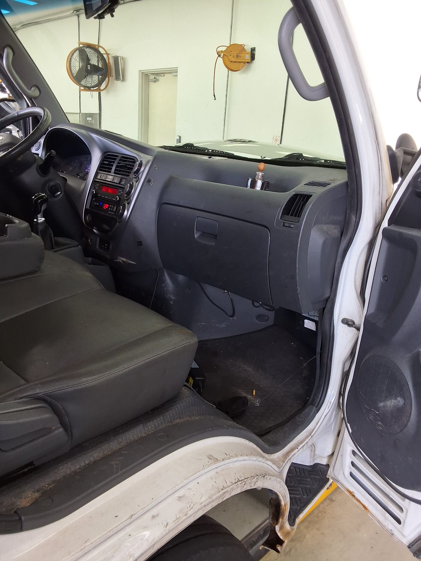 KIA BONGO III CARGO FREEZER BOX TRUCK 1.2 TON STANDARD CAB 2017 - zdjęcie 12