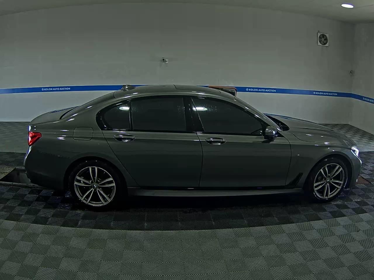 BMW 7 SERIES (6TH GEN) 740d xDRIVE M SPORT 2018 - zdjęcie 4