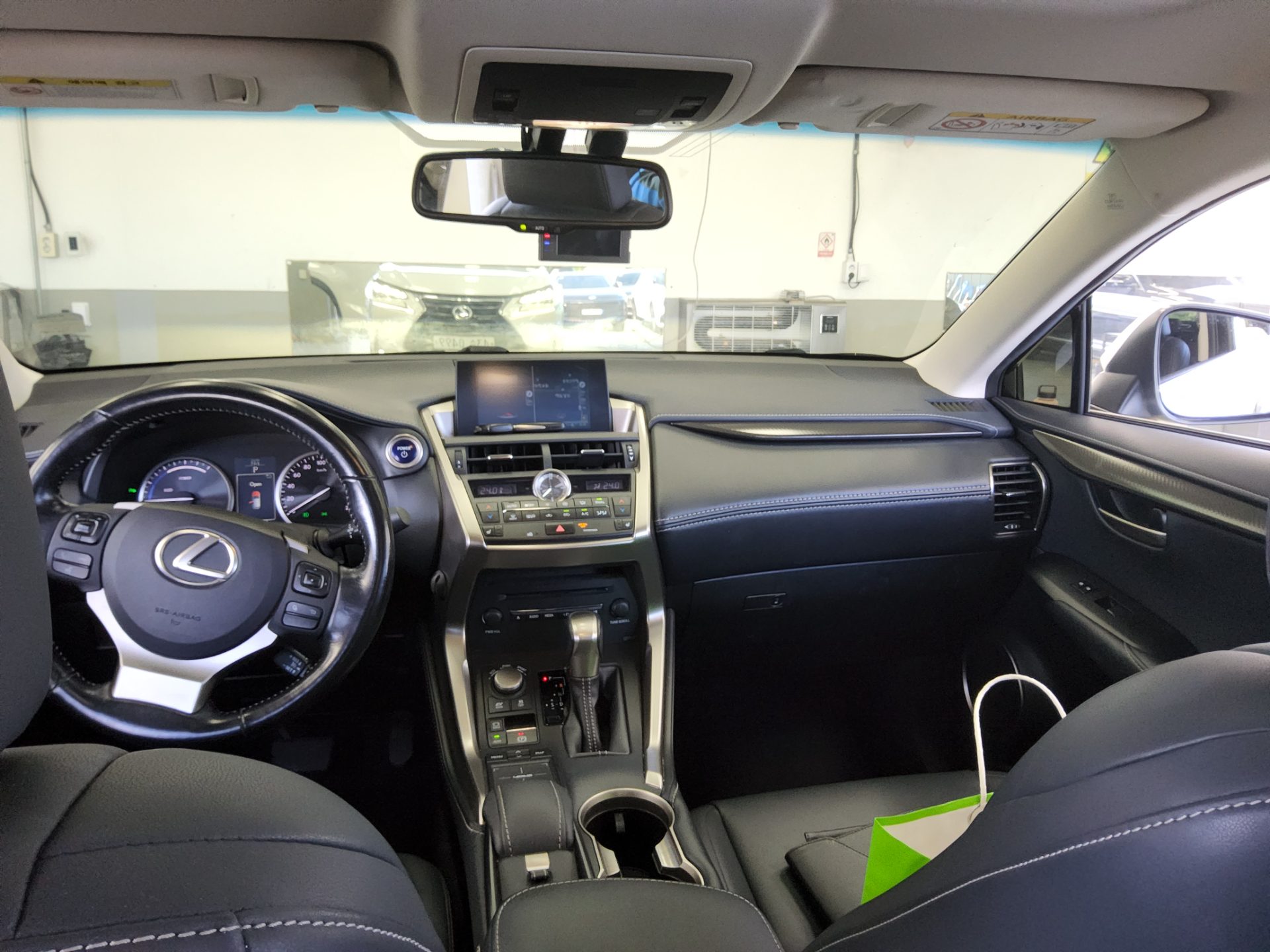 LEXUS NX 300h 2017 - zdjęcie 11