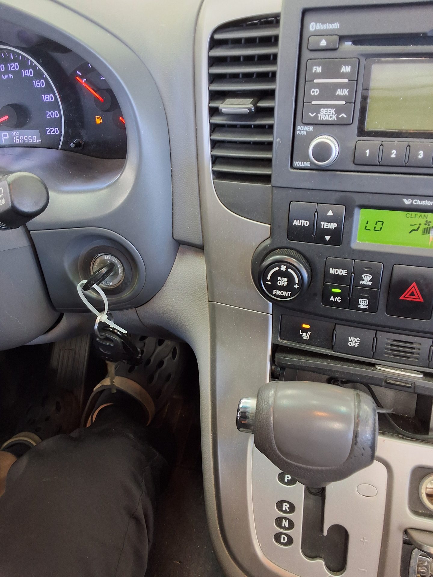 KIA CARNIVAL R 11-SEATER DIESEL GLX PREMIUM 2012 - zdjęcie 17