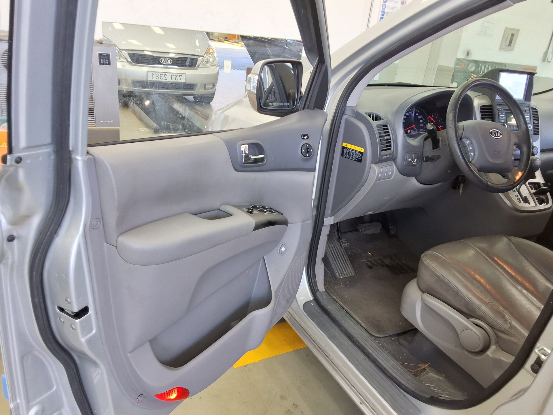 KIA CARNIVAL R 11-SEATER DIESEL GLX PREMIUM 2012 - zdjęcie 10