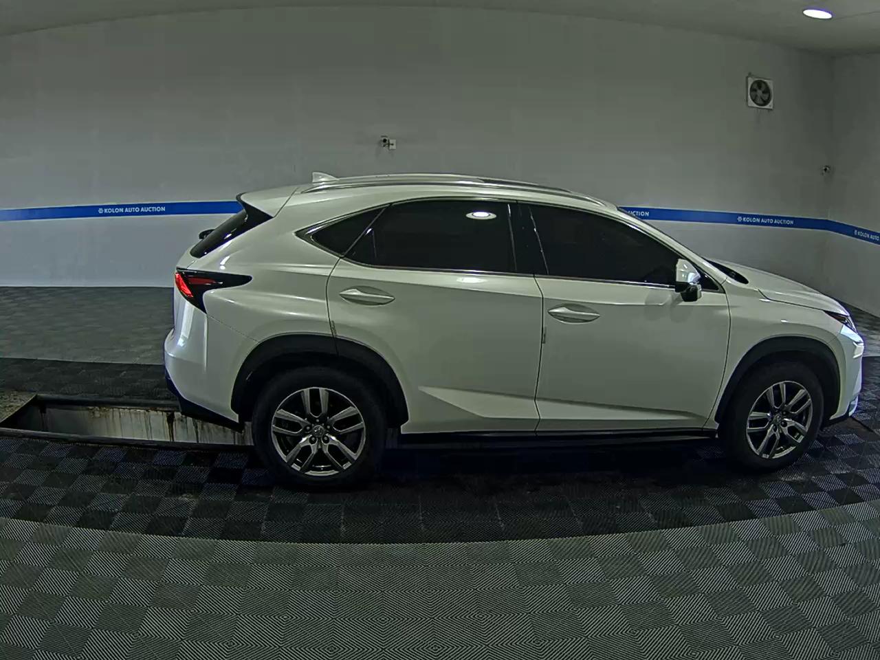 LEXUS NX 300h 2017 - zdjęcie 4