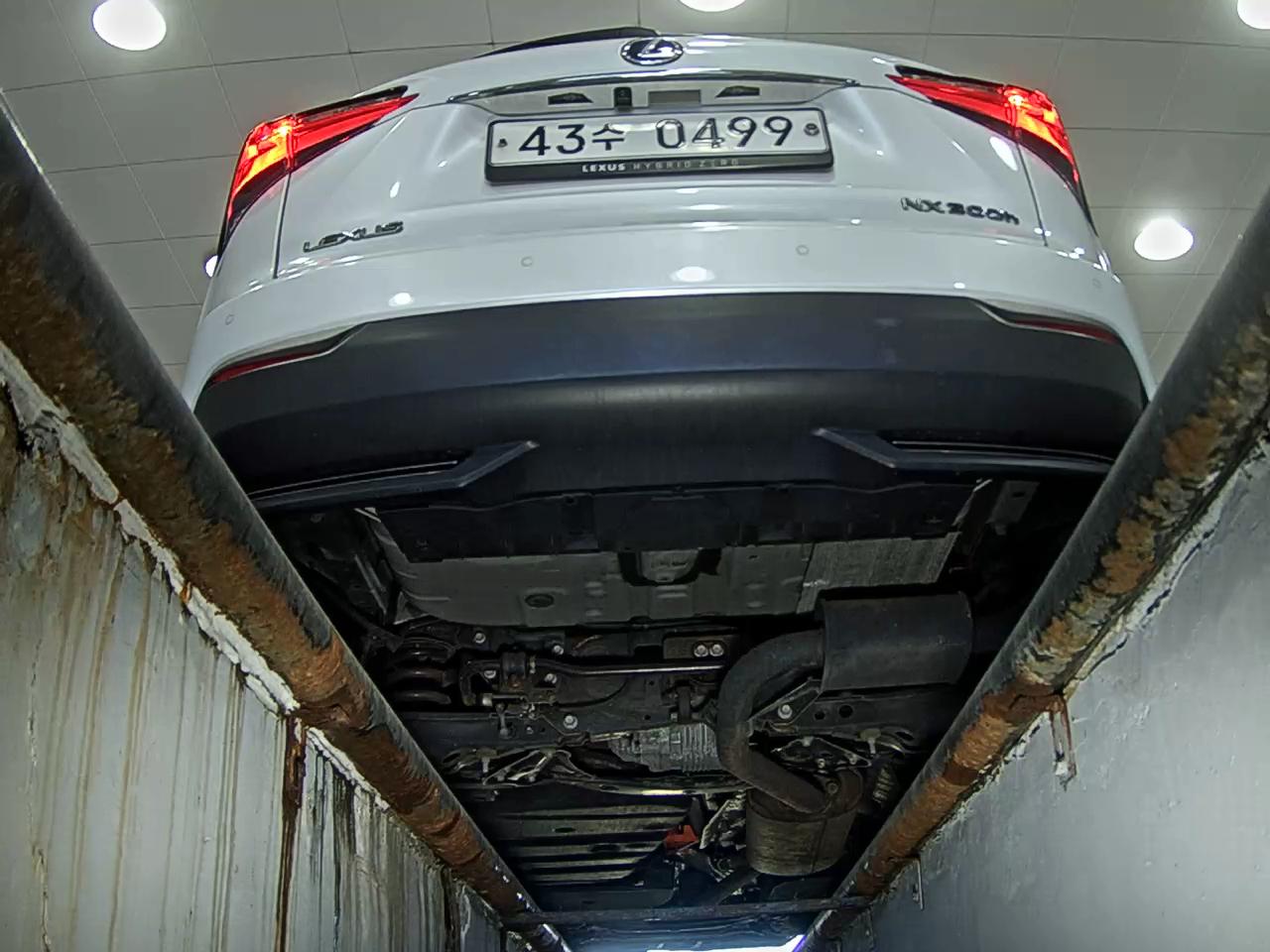 LEXUS NX 300h 2017 - zdjęcie 8