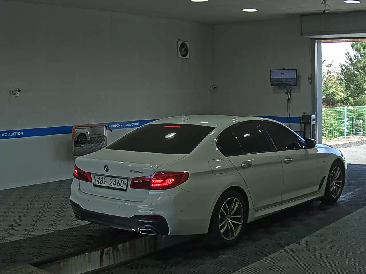 BMW 5 SERIES (7TH GEN) 520d M SPORT PACK PLUS 2017 - zdjęcie 5