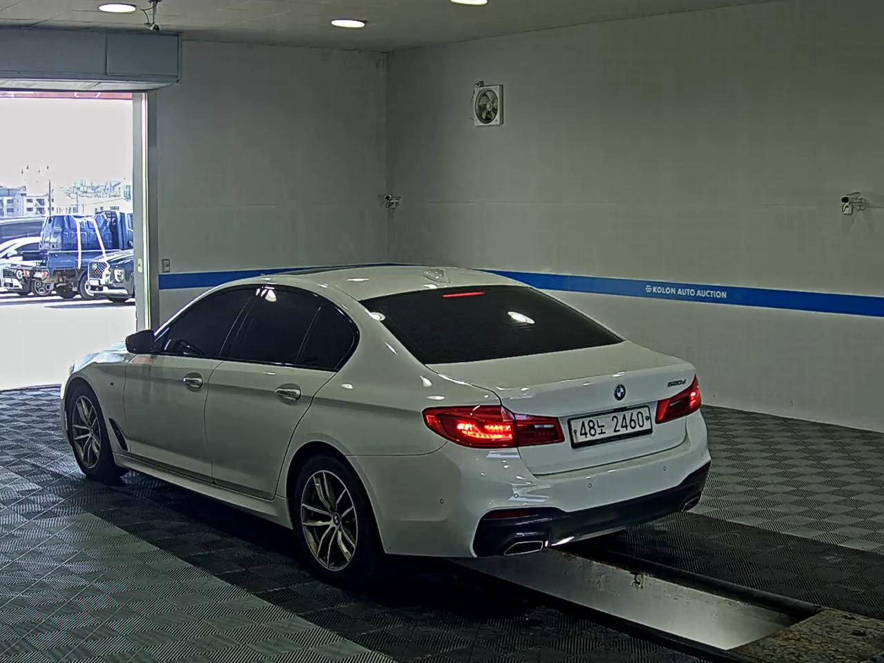 BMW 5 SERIES (7TH GEN) 520d M SPORT PACK PLUS 2017 - zdjęcie 6