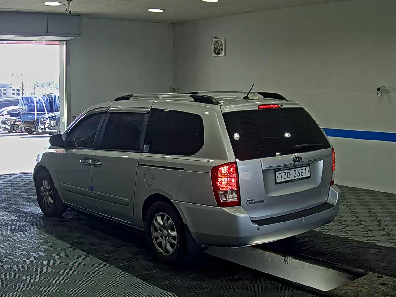 KIA CARNIVAL R 11-SEATER DIESEL GLX PREMIUM 2012 - zdjęcie 6