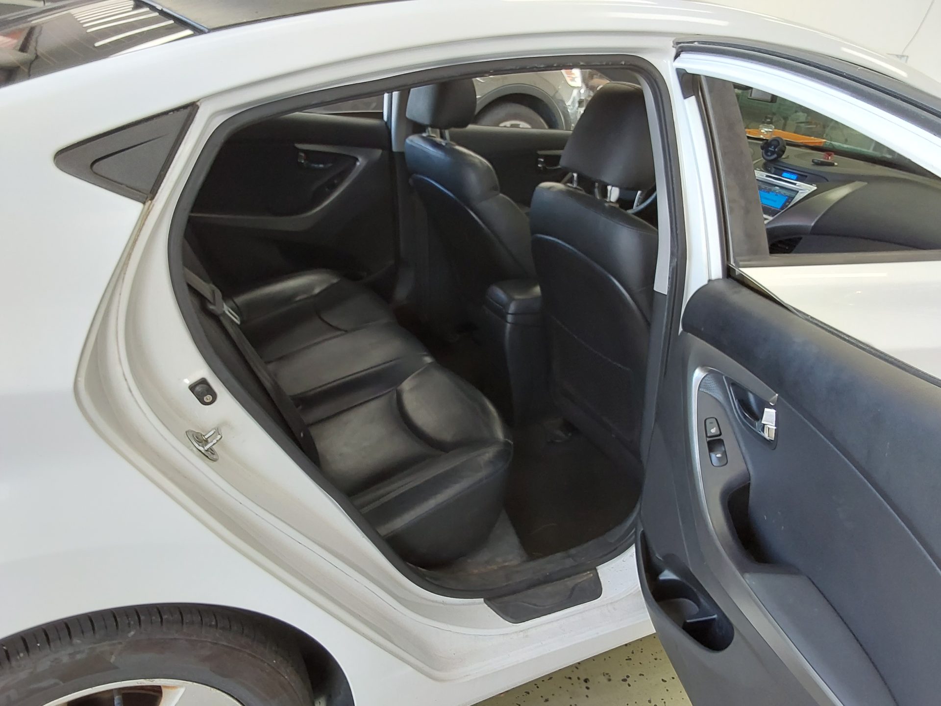 HYUNDAI AVANTE MD M16 GDi PREMIER 2012 - zdjęcie 13