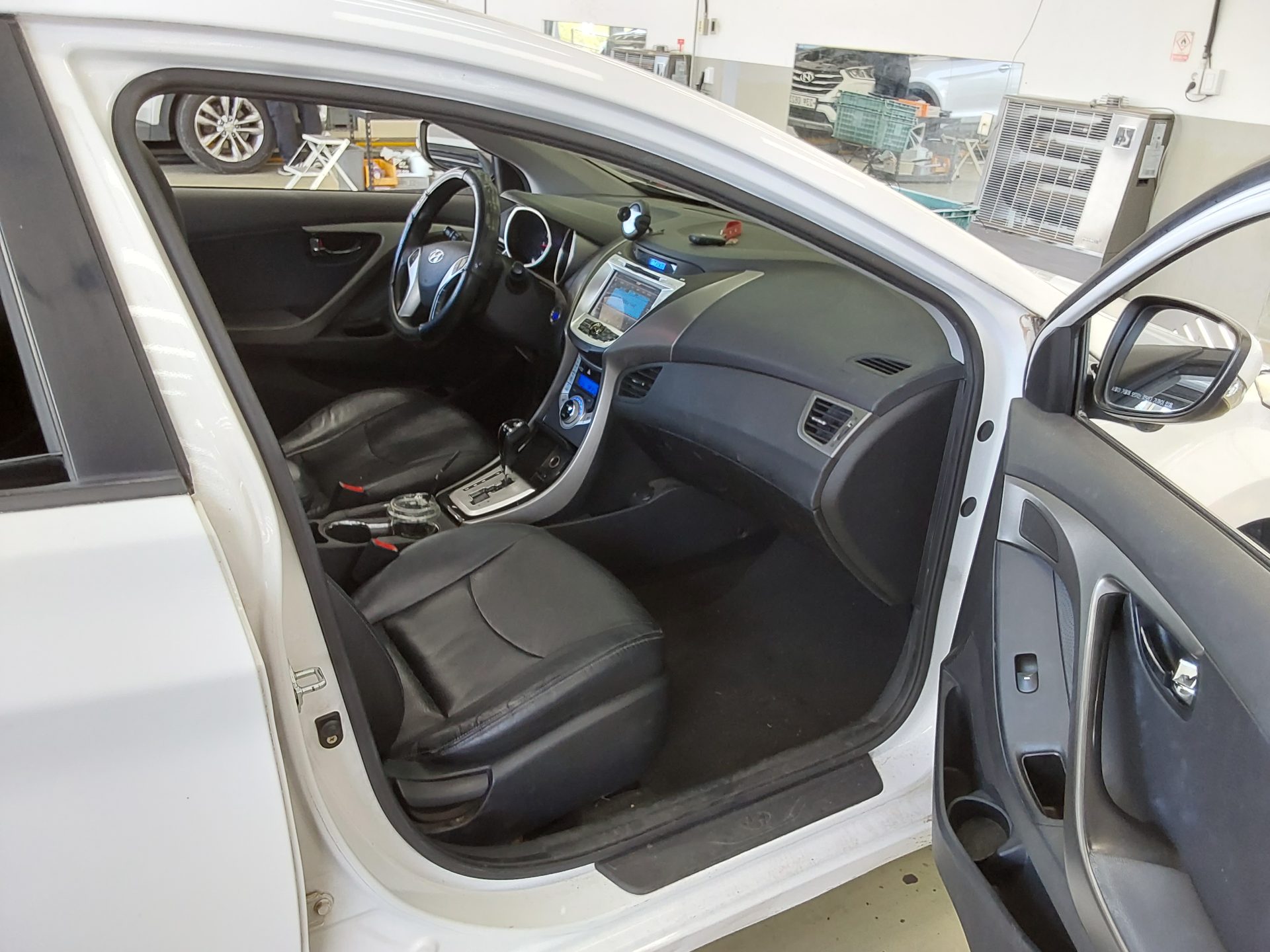 HYUNDAI AVANTE MD M16 GDi PREMIER 2012 - zdjęcie 14