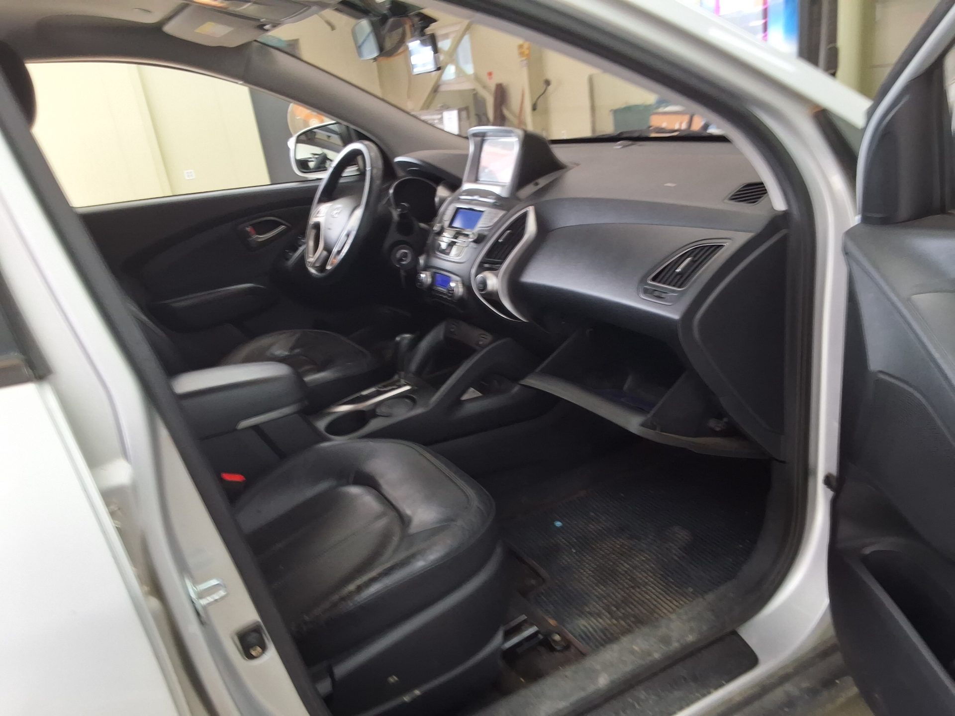 HYUNDAI TUCSON ix DIESEL R20 4WD LX20 PREMIER 2010 - zdjęcie 15