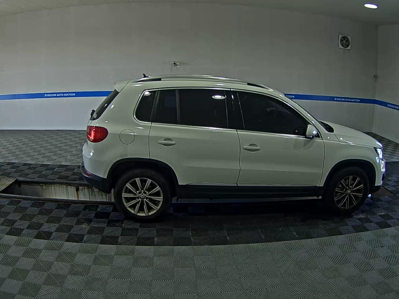VOLKSWAGEN TIGUAN 2.0 TDI BLUEMOTION 2016 - zdjęcie 4
