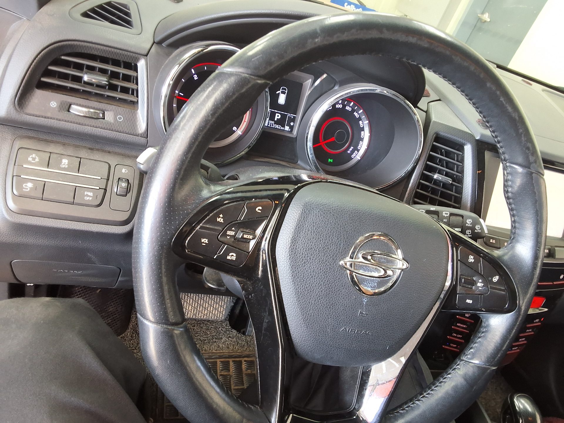 KG MOBILITY (SSANGYONG) TIVOLI AIR DIESEL 2WD RX 2016 - zdjęcie 23