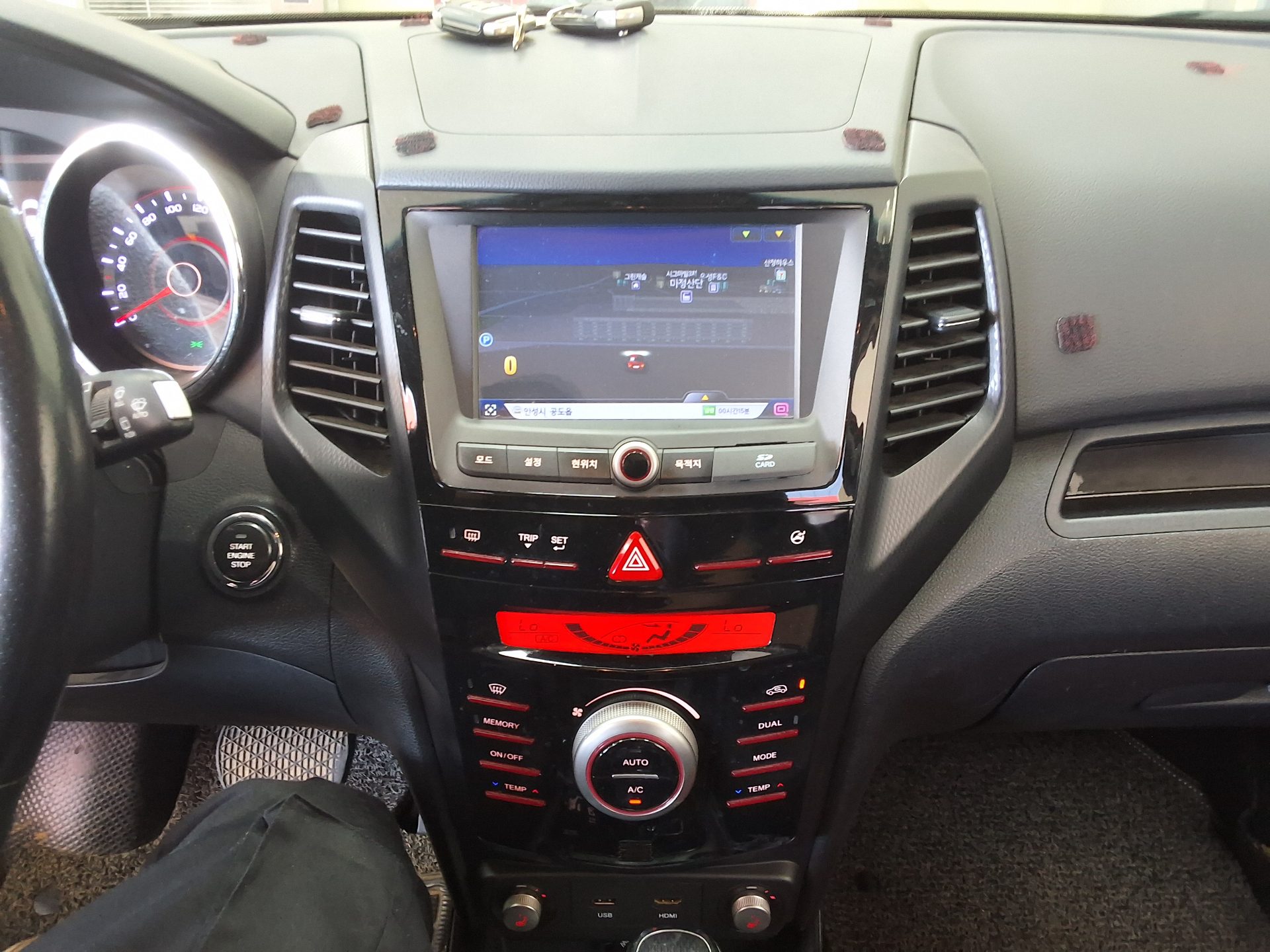 KG MOBILITY (SSANGYONG) TIVOLI AIR DIESEL 2WD RX 2016 - zdjęcie 24