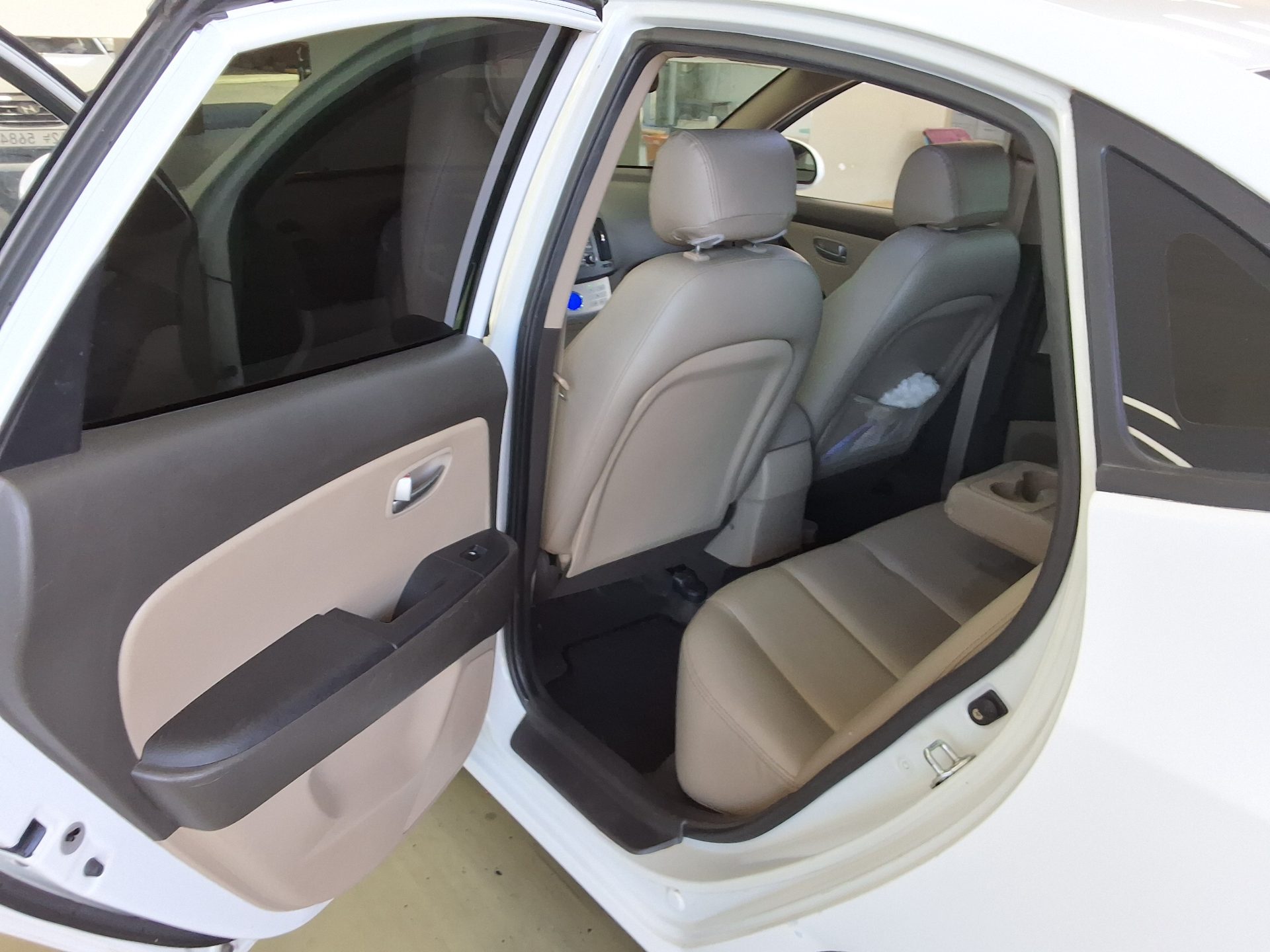 HYUNDAI AVANTE HD 1.6 VVT S16 5 MILLION SPECIAL MODEL 2009 - zdjęcie 12
