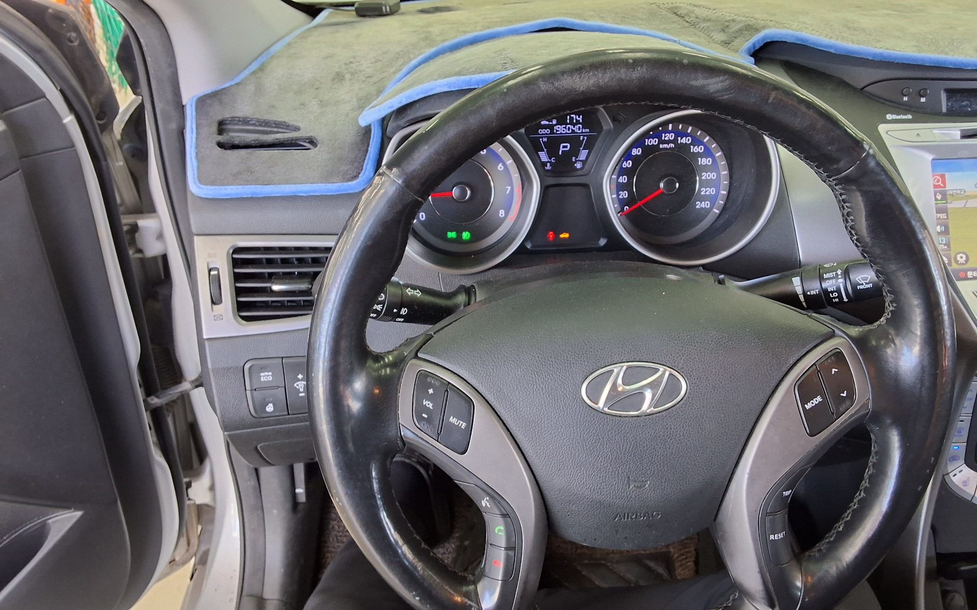 HYUNDAI AVANTE MD M16 GDi SMART 2013 - zdjęcie 17