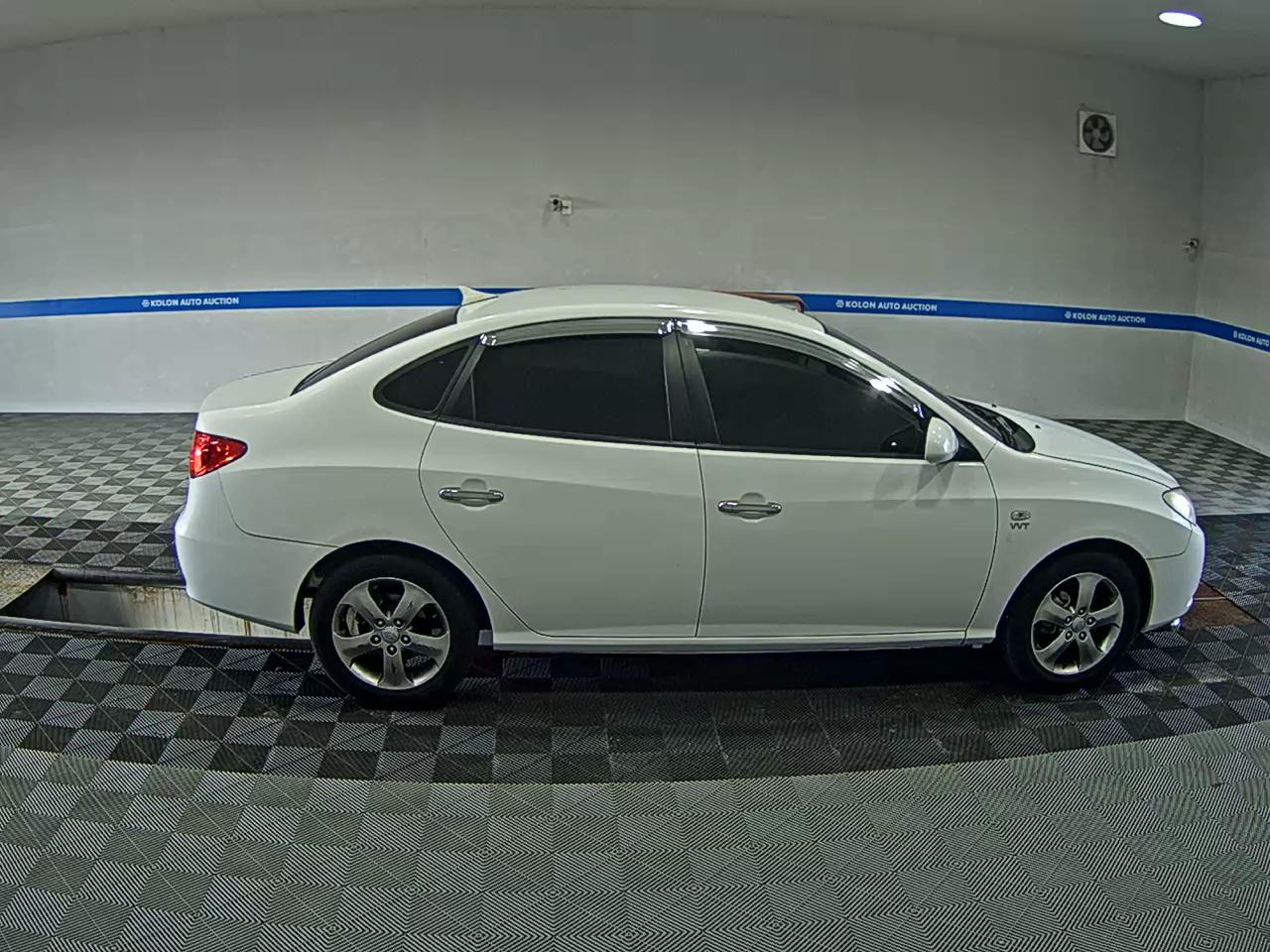 HYUNDAI AVANTE HD 1.6 VVT S16 5 MILLION SPECIAL MODEL 2009 - zdjęcie 4