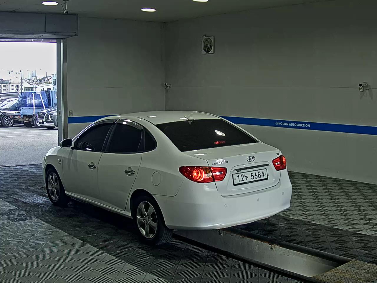 HYUNDAI AVANTE HD 1.6 VVT S16 5 MILLION SPECIAL MODEL 2009 - zdjęcie 6
