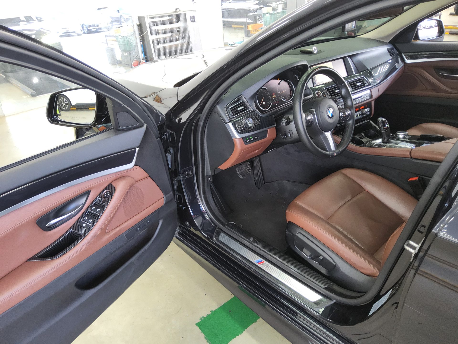 BMW 5 SERIES (6TH GEN) 520d xDRIVE M AERODYNAMIC PRO 2016 - zdjęcie 10