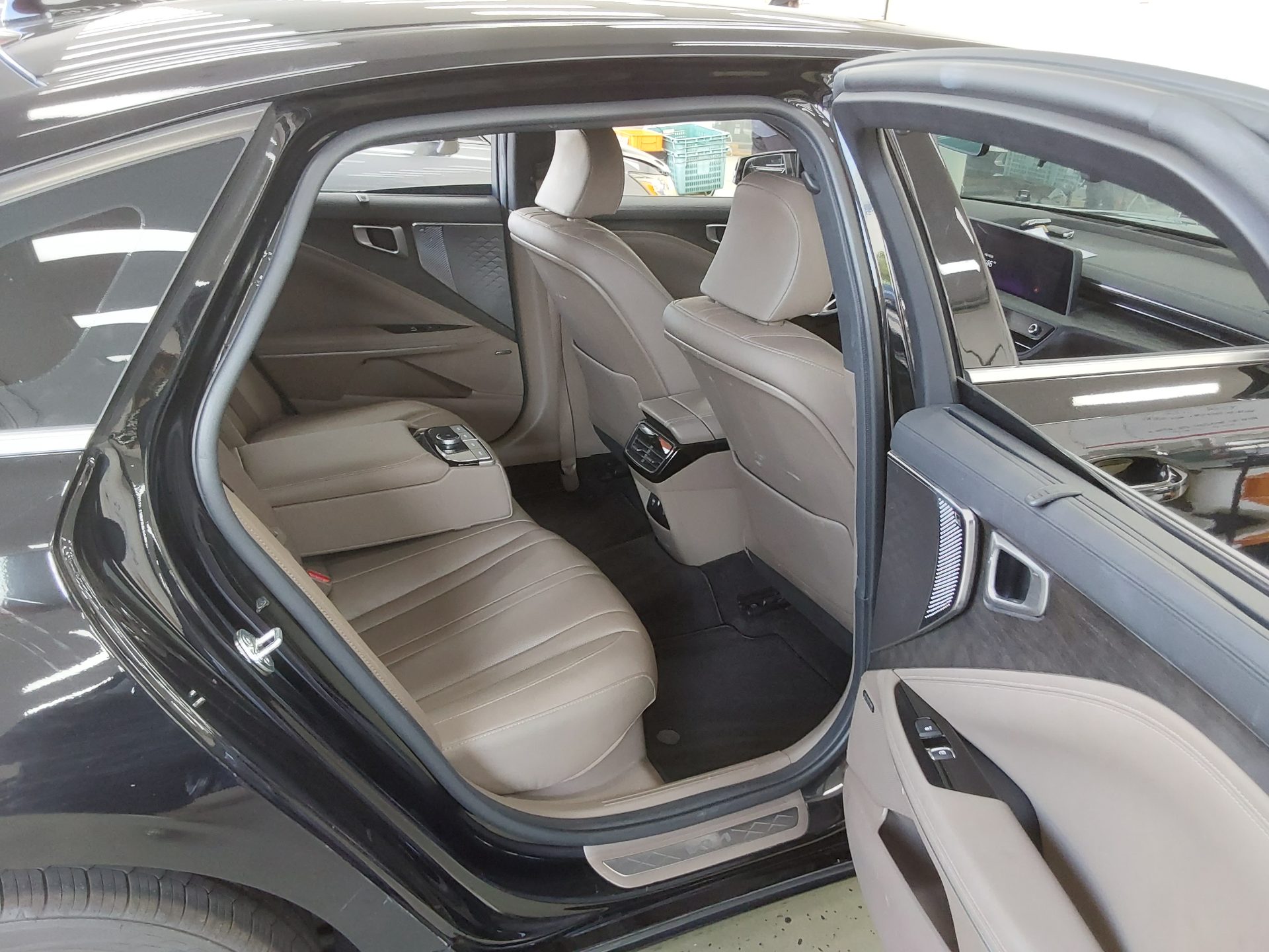 KIA K8 HYBRID HEV NOBLESSE 2023 - zdjęcie 13