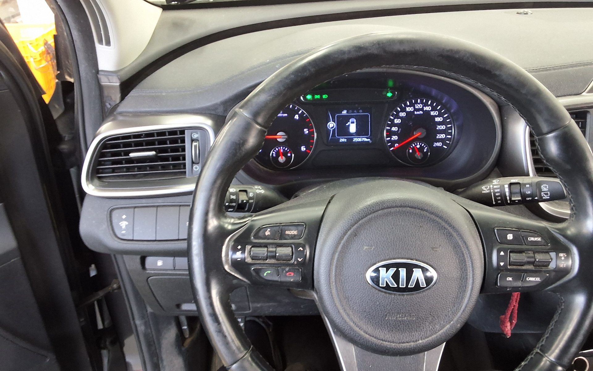KIA ALL NEW SORENTO R2.0 2WD LUXURY 2017 - zdjęcie 17