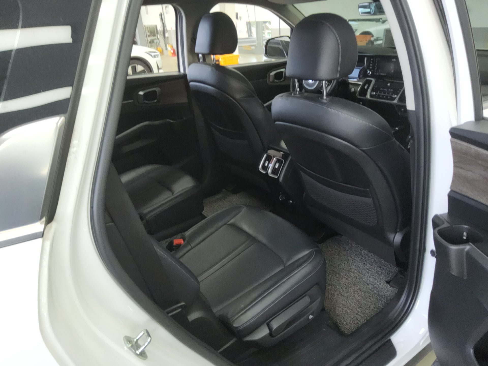 KIA NEW SORENTO (MQ4) 2.2 DIESEL 2WD PRESTIGE 2021 - zdjęcie 13