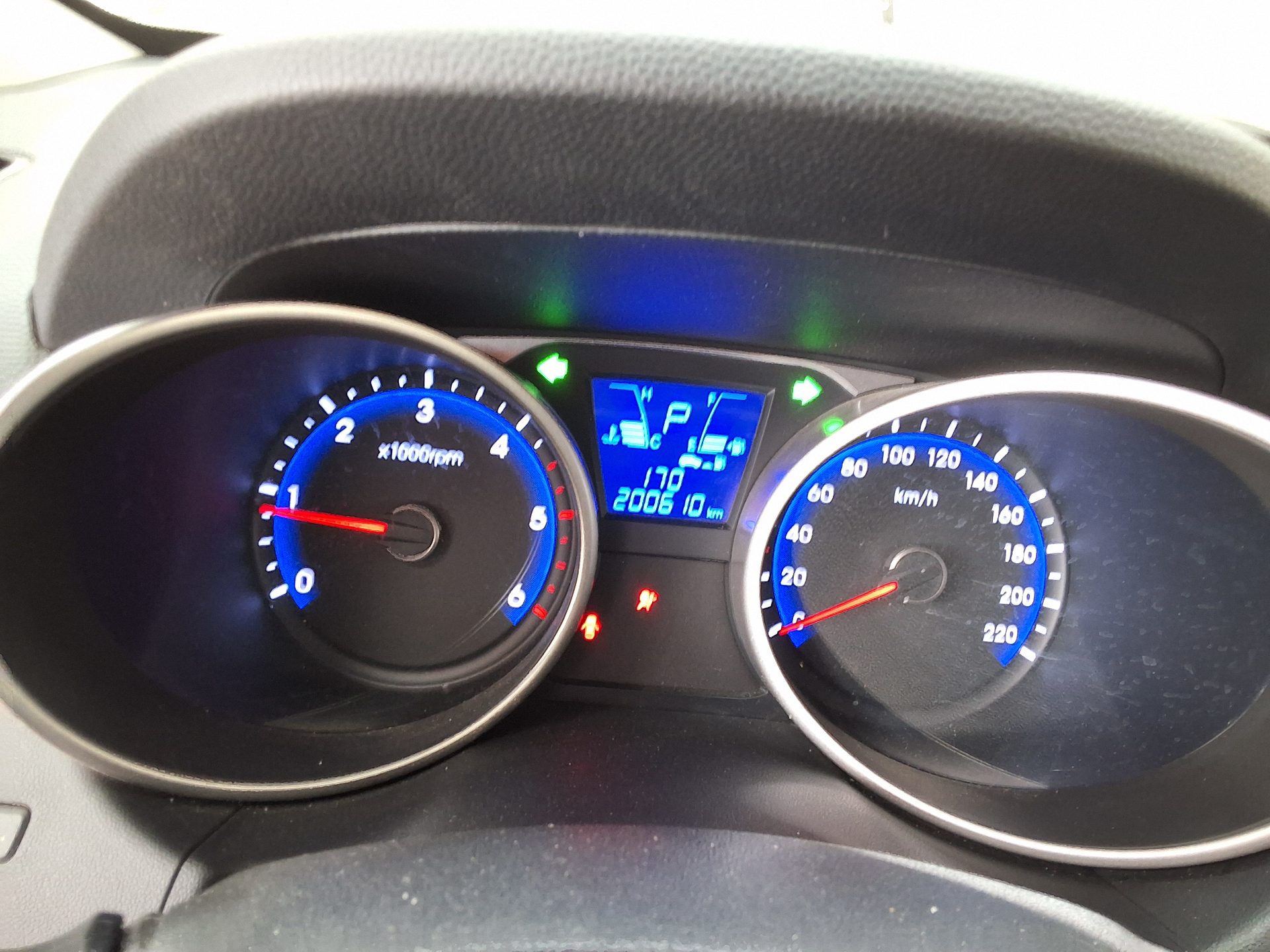 HYUNDAI NEW TUCSON ix DIESEL R2.0 4WD MODERN 2015 - zdjęcie 10
