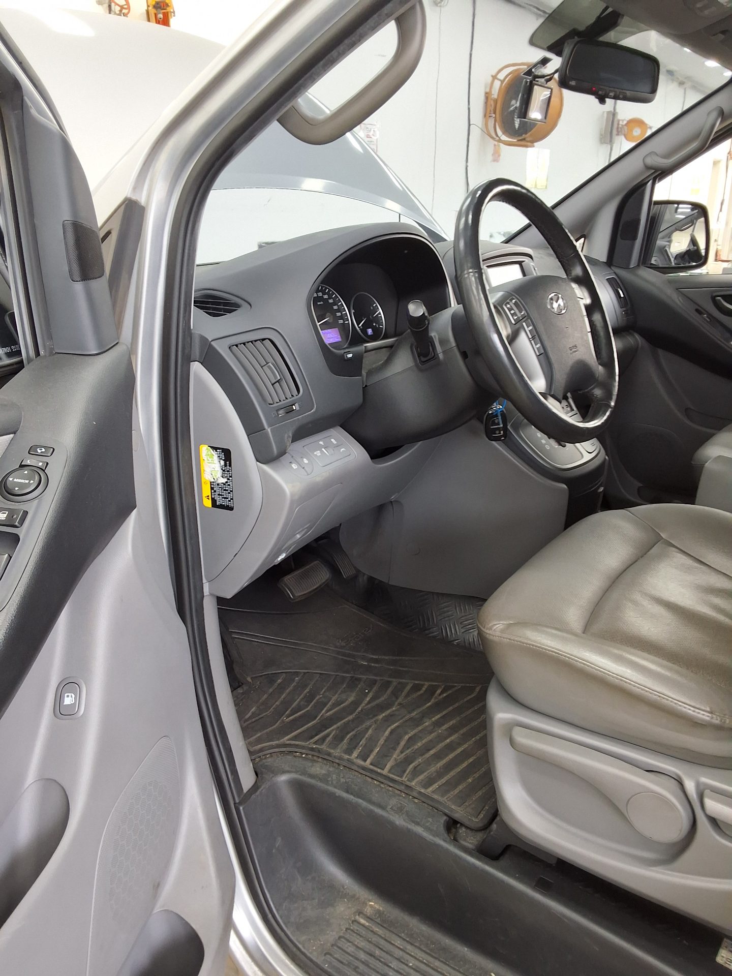 HYUNDAI THE NEW GRAND STAREX 5-SEATER DIESEL VAN MODERN 2019 - zdjęcie 10