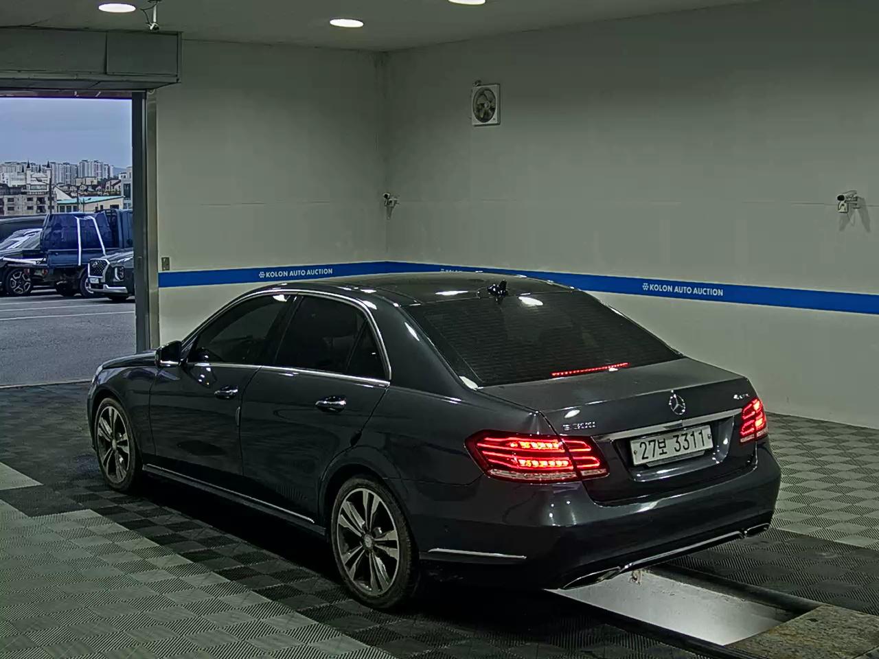 MERCEDES-BENZ E-CLASS (4TH GEN) E300 4MATIC AVANTGARDE 2014 - zdjęcie 6