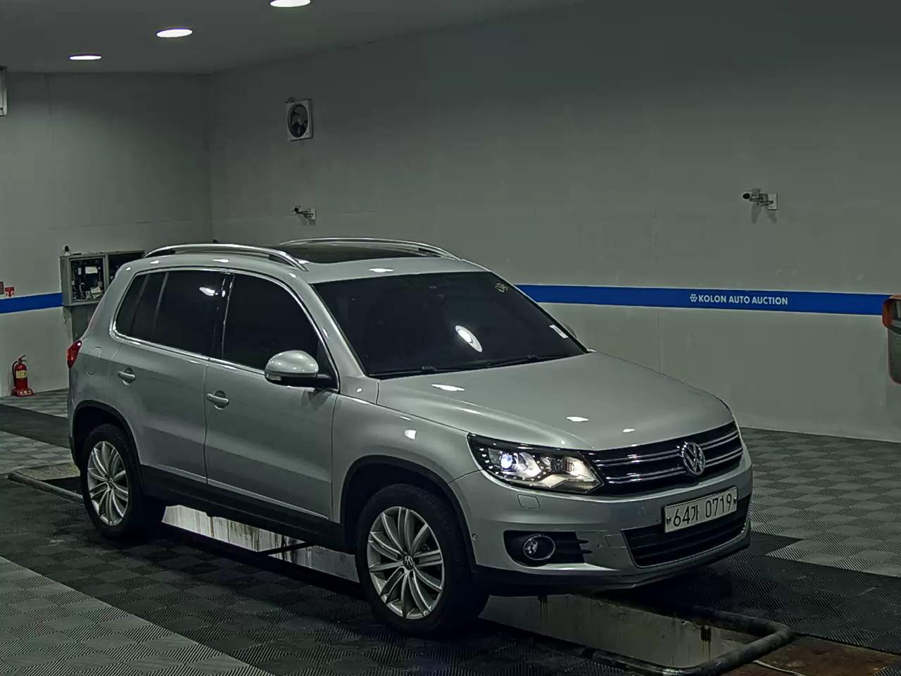 VOLKSWAGEN TIGUAN 2.0 TDI BLUEMOTION PREMIUM 2015 - zdjęcie 3