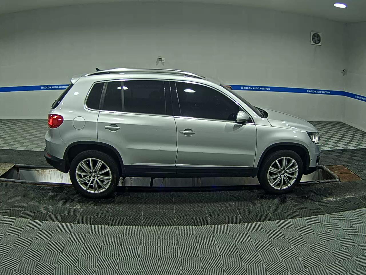 VOLKSWAGEN TIGUAN 2.0 TDI BLUEMOTION PREMIUM 2015 - zdjęcie 4