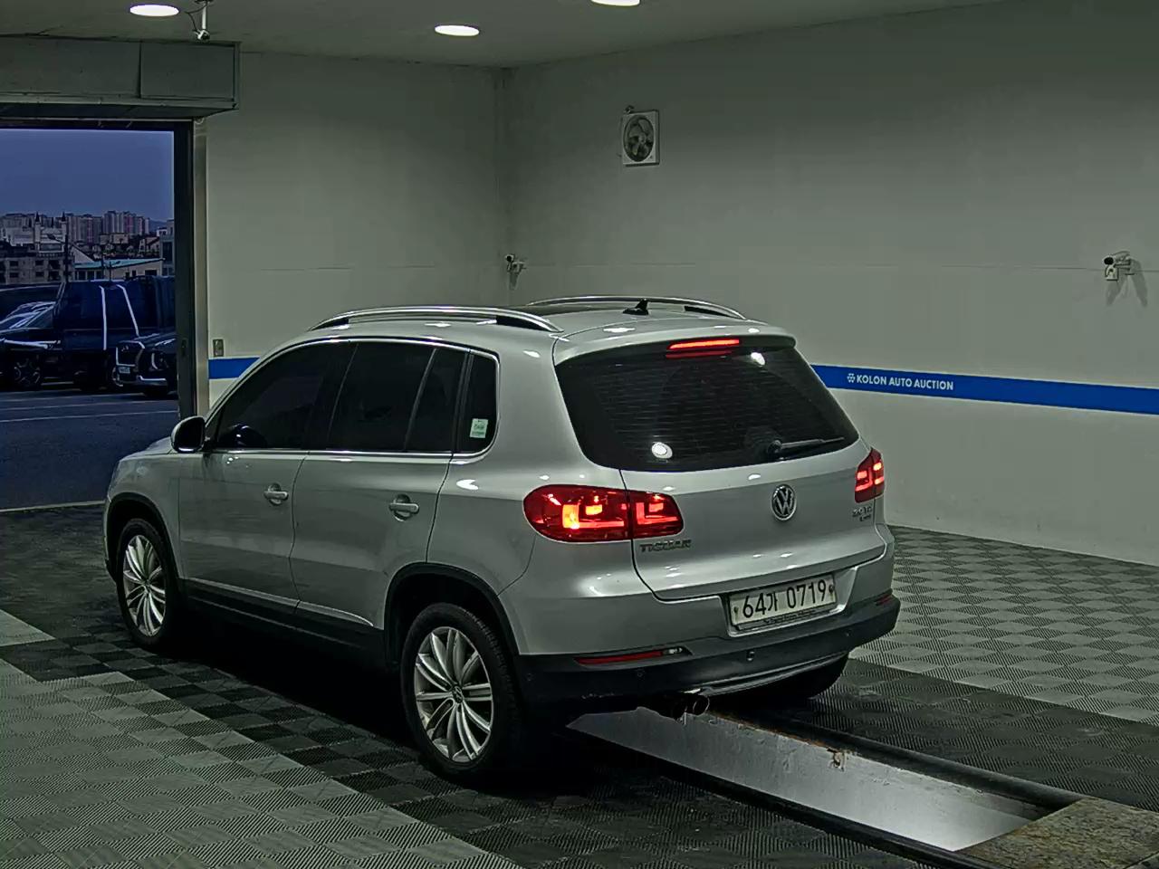 VOLKSWAGEN TIGUAN 2.0 TDI BLUEMOTION PREMIUM 2015 - zdjęcie 6