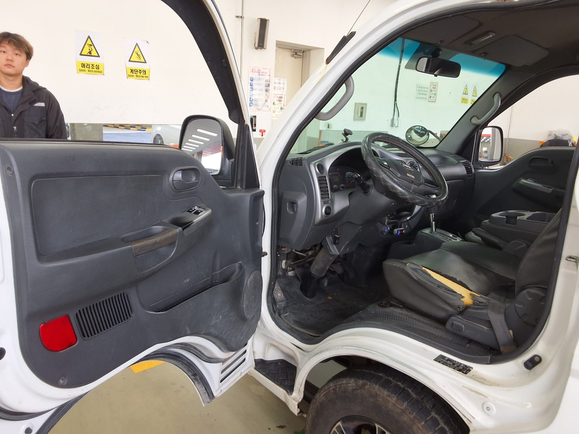 KIA BONGO III CARGO CRDi KING CAB EXTRA LONG WHEELBASE 2016 - zdjęcie 10