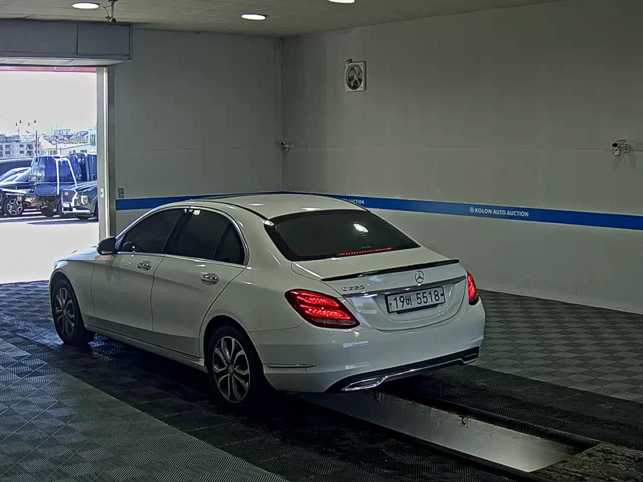 MERCEDES-BENZ C-CLASS (4TH GEN) C220 CDI BLUETEC AVANTGARDE 2015 - zdjęcie 6