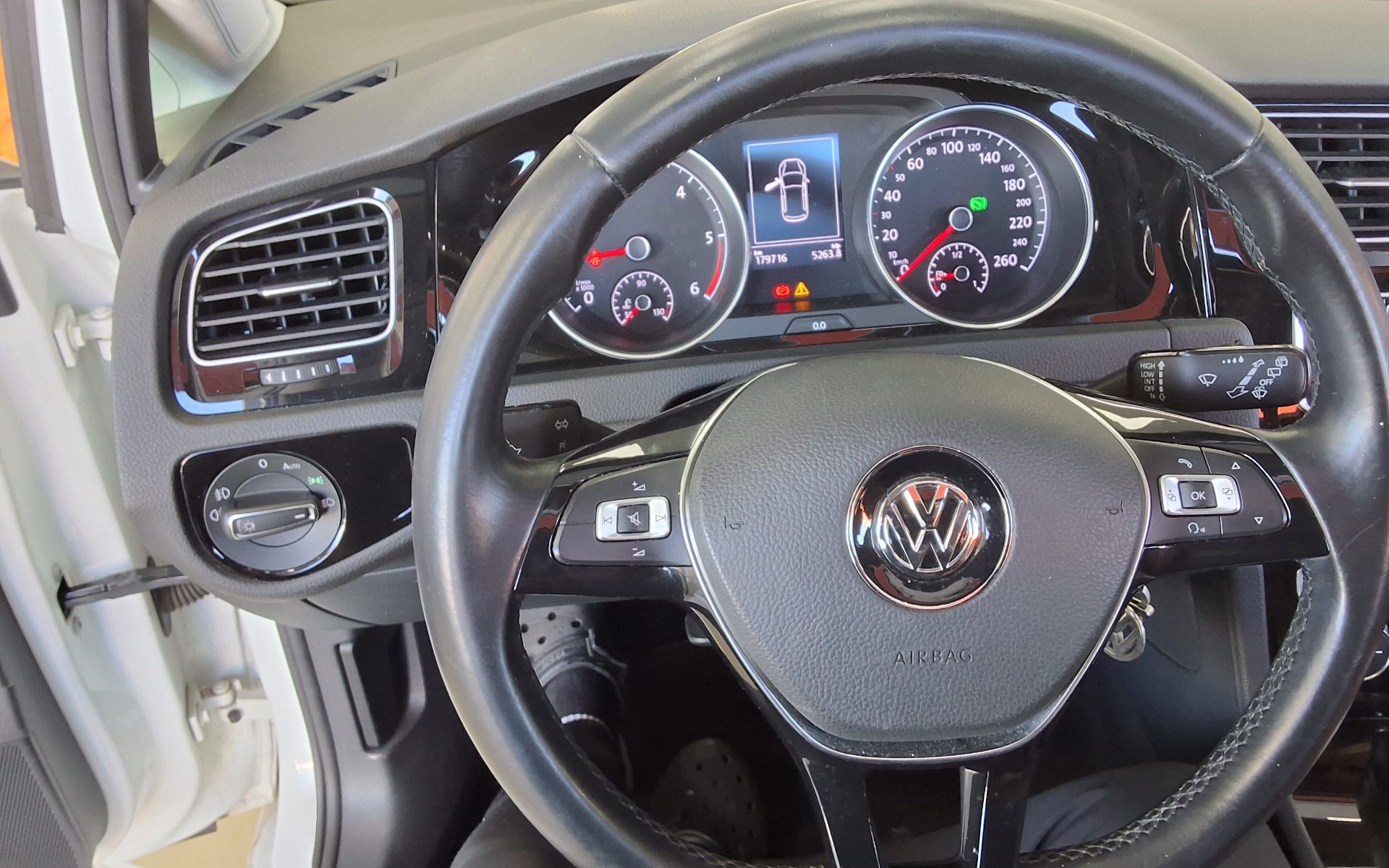 VOLKSWAGEN GOLF (7TH GEN) 2.0 TDI 2015 - zdjęcie 17