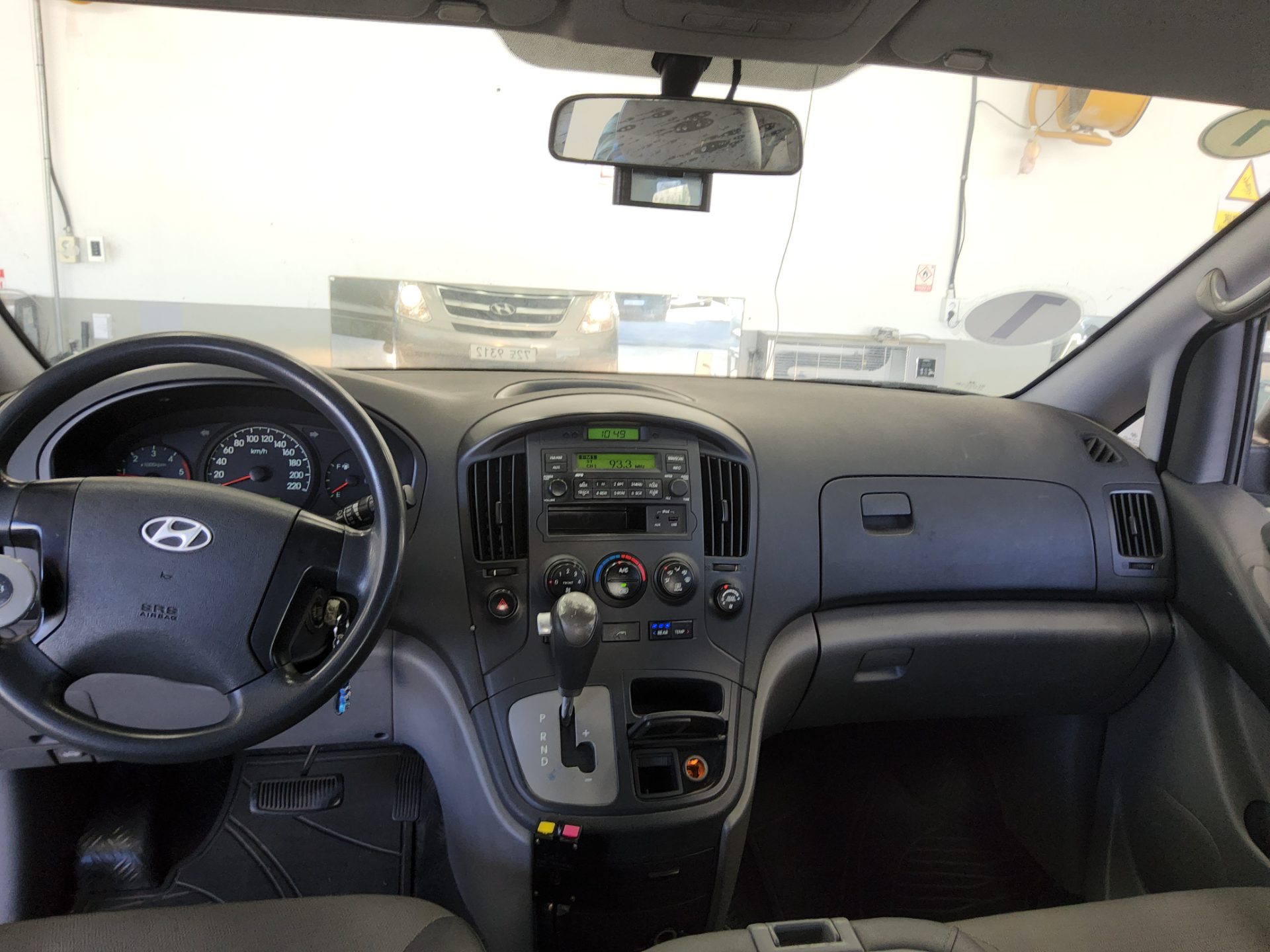HYUNDAI GRAND STAREX 12-SEATER DIESEL CVX DELUXE 2011 - zdjęcie 11