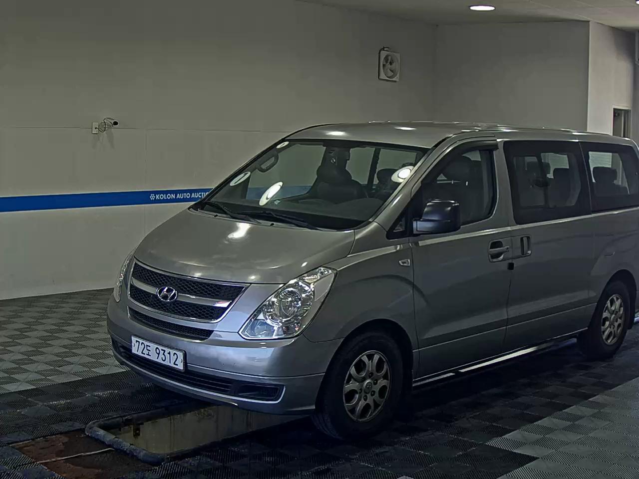 HYUNDAI GRAND STAREX 12-SEATER DIESEL CVX DELUXE 2011 - zdjęcie 2