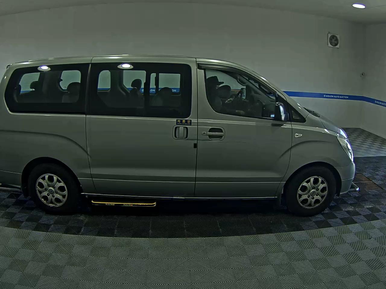 HYUNDAI GRAND STAREX 12-SEATER DIESEL CVX DELUXE 2011 - zdjęcie 4