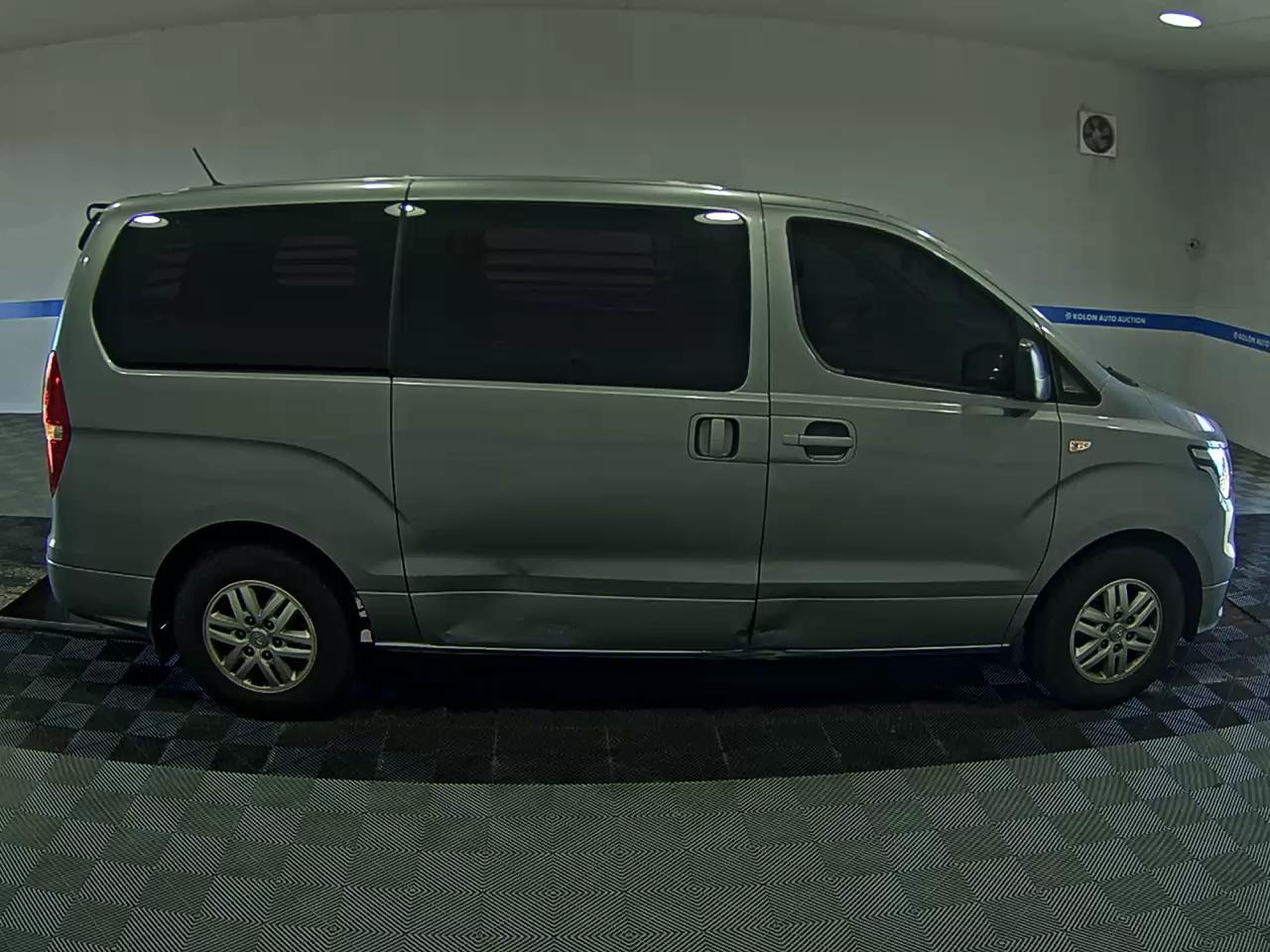 HYUNDAI THE NEW GRAND STAREX 3-SEATER DIESEL VAN SMART 2019 - zdjęcie 4
