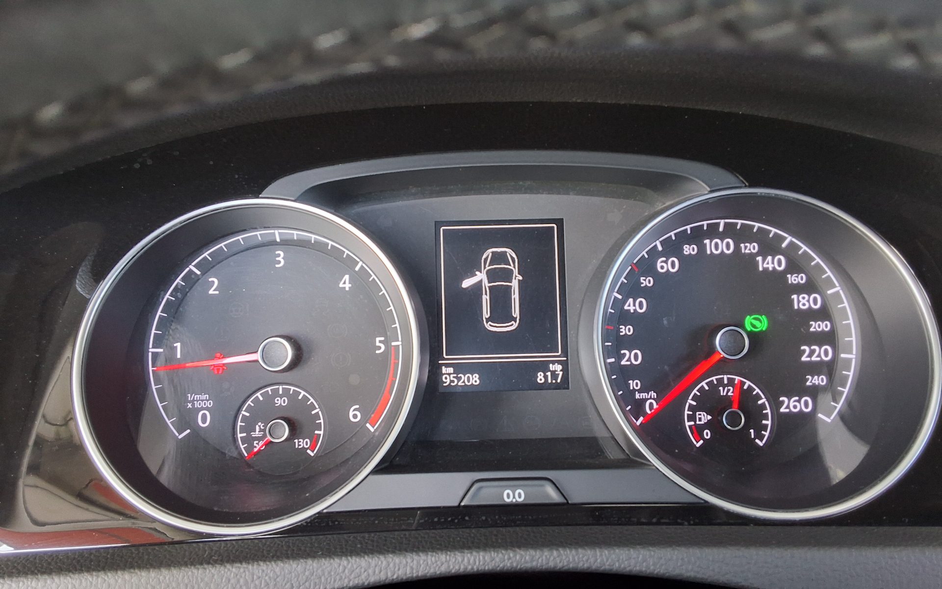 VOLKSWAGEN GOLF (7TH GEN) 1.6 TDI BLUEMOTION 2015 - zdjęcie 9